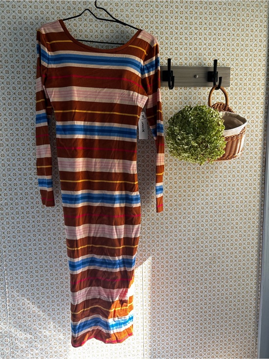 Hurley Dresses & Skirts - Hurley Striped Long Sleeve Maxi/Midi Dress in Brown, Pink & Blue